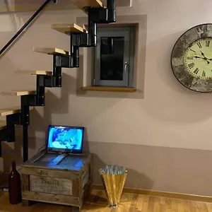 https://la-casa-di-lalla-in-pieno-centro.emilia-romagnahotels.net